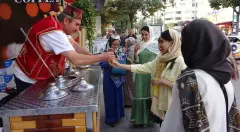 Van'da Turizm Sezonu Uzadı: İranlı Turistler Esnafın Yüzünü Güldürdü! - Otel Haberleri ; Türkiye’nin Otel & Turizm Gündemi Tek Adreste